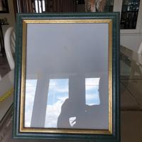 Cornice in legno verde e oro
