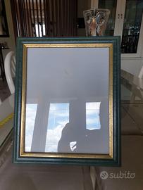 Cornice in legno verde e oro