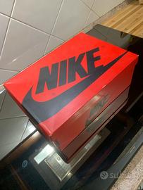 Nike jordan 1 varsity red