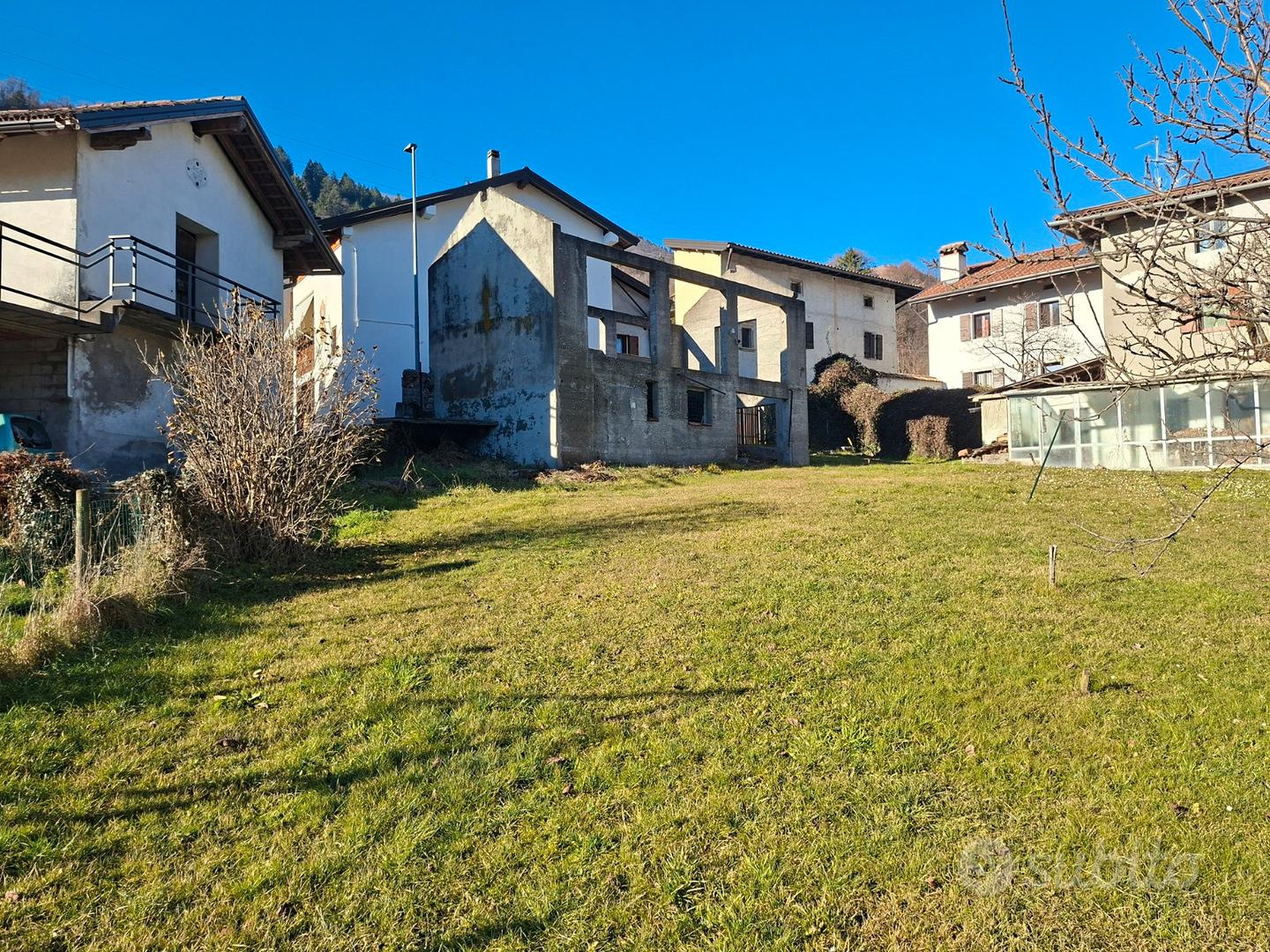 Stavolo con terreno edificabile - Vista 2