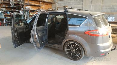Ford t max gancio traino