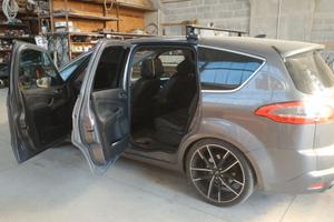 Ford t max gancio traino