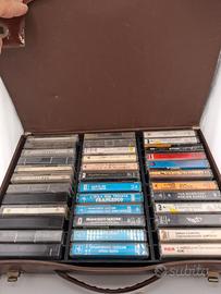 Lotto Musicassette originali con valigia