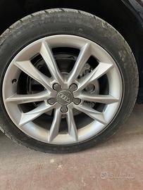 Cerchi in lega Audi 17 con gomme