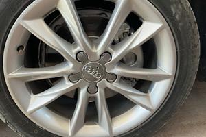 Cerchi in lega Audi 17 con gomme