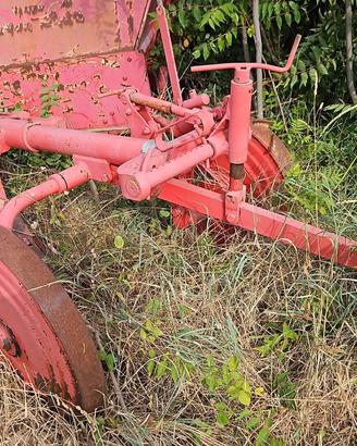 Aratro bivomere trainato Sogema C28A -