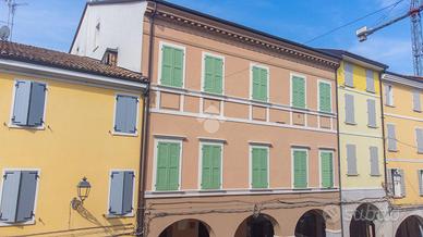 4 LOCALI A MIRANDOLA