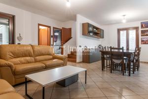 VILLA A SCHIERA CON GIARDINO E BOX DOPPIO IN LARGH