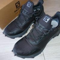 Scarpe Zainetto magliette pantaloni