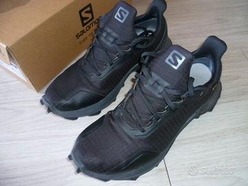 Scarpe Zainetto magliette pantaloni