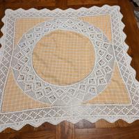 Centro tavola quadrato 80x80 cm all'uncinetto