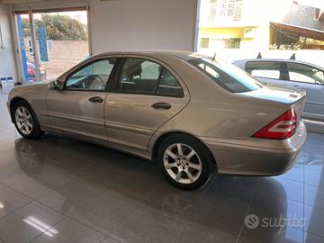 Mercedes 220 CDI (2006)