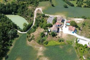 Terreno lago e costruzione