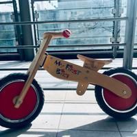 Bici in legno con sella in alcantara e monopattino