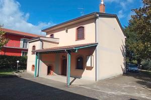 Prata - Pratola Serra, villa dependance terreno