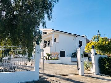 Casa Yucca - Trilocale in villa a 250 m dal mare