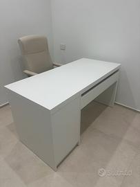 Set Scrivania e sedia