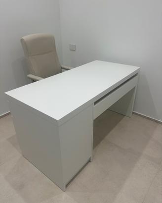 Set Scrivania e sedia