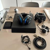 PlayStation 4 PRO 1Tb con cuffie Razer e accessori