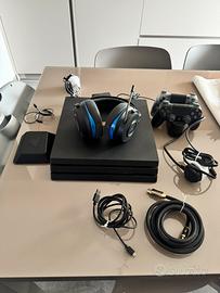 PlayStation 4 PRO 1Tb con cuffie Razer e accessori