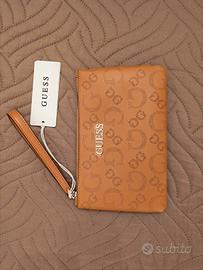 Borsa Guess marrone con logo dorato