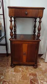 Comodino antico 