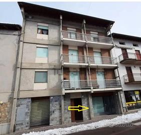 Dossena centro negozio con vetrina