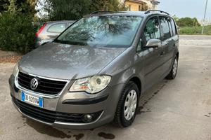 Volkswagen Touran posti 5 GPL dalla cassa gancio d