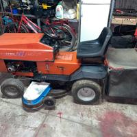 Trattorino taglia erba