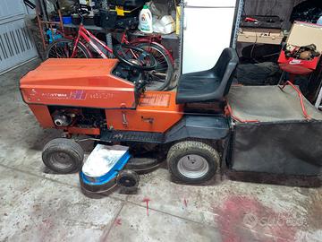 Trattorino taglia erba