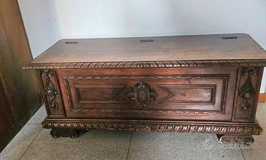 Cassapanca antica e nobiliare  