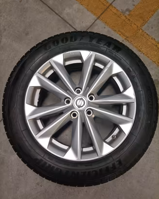 Goodyear Pneumatico + cerchio in lega 215/60 R17