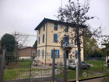 Villa con 1.500 mq di giardino privato