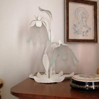 Lampada da comodino in ferro battuto e cristallo