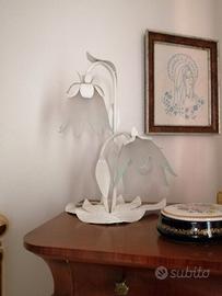 Lampada da comodino in ferro battuto e cristallo