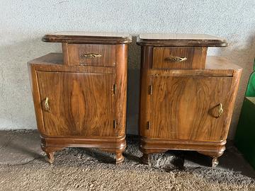 Coppia di comodini antichi in legno