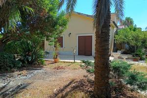 Villa con giardino
