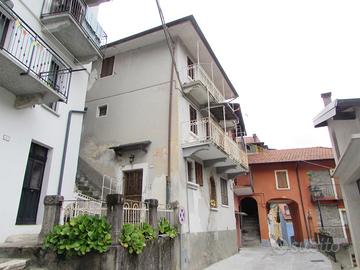 Casa indipendente su tre lati