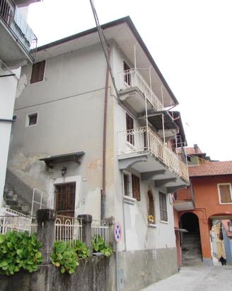 Casa indipendente su tre lati
