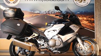 Honda Crossrunner con tris valige