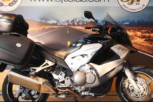 Honda Crossrunner con tris valige