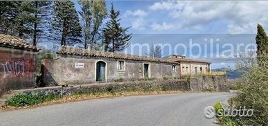 Terreno 17.000mq con fabbricato a Linguaglossa