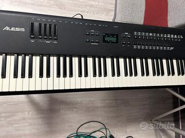 Tastiera Alesis qs8