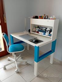 Scrivania IKEA regolabile in altezza con sedia