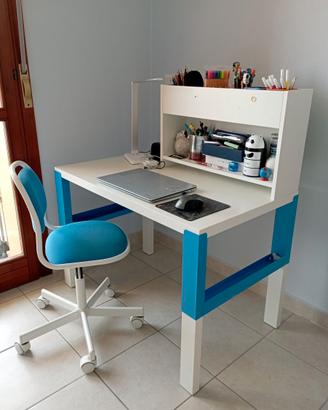 Scrivania IKEA regolabile in altezza con sedia