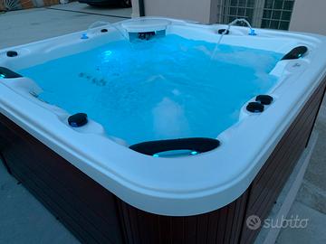 Piscina idromassaggio 2,15*2,15xh90