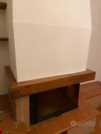 Trave in legno massello per camino