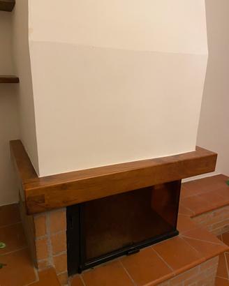 Trave in legno massello per camino