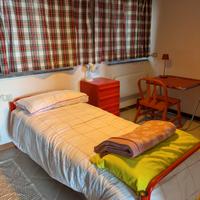 Letto Bonaldo e scrittoio e cassettiera Kartell