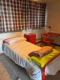 Letto Bonaldo e scrittoio e cassettiera Kartell